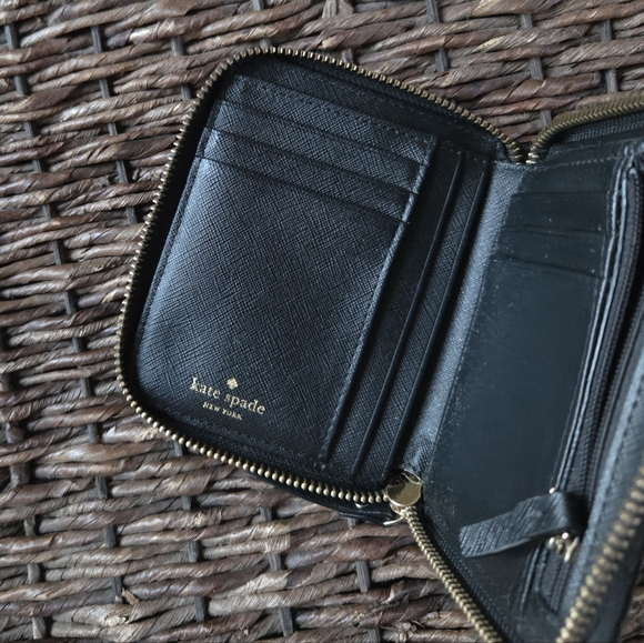 Kate Spade Womens Classic Leather Wallet Black Zip Around Compact Saffiano Gift - Picture 3 of 8